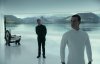 alien-covenant-2017-002-michael-fassbinder-white-in-white-room.jpg