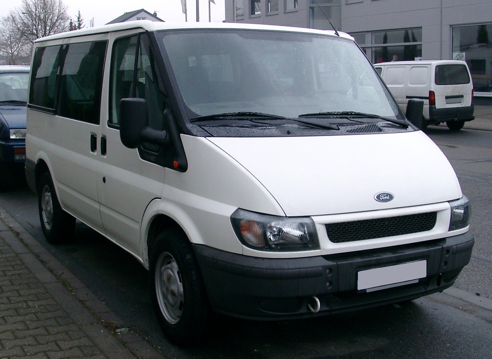 Ford_Transit_front_20071231.jpg