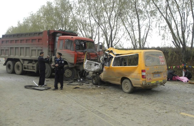 111116-bus-crash-hmed-120a.grid-8x2.jpg