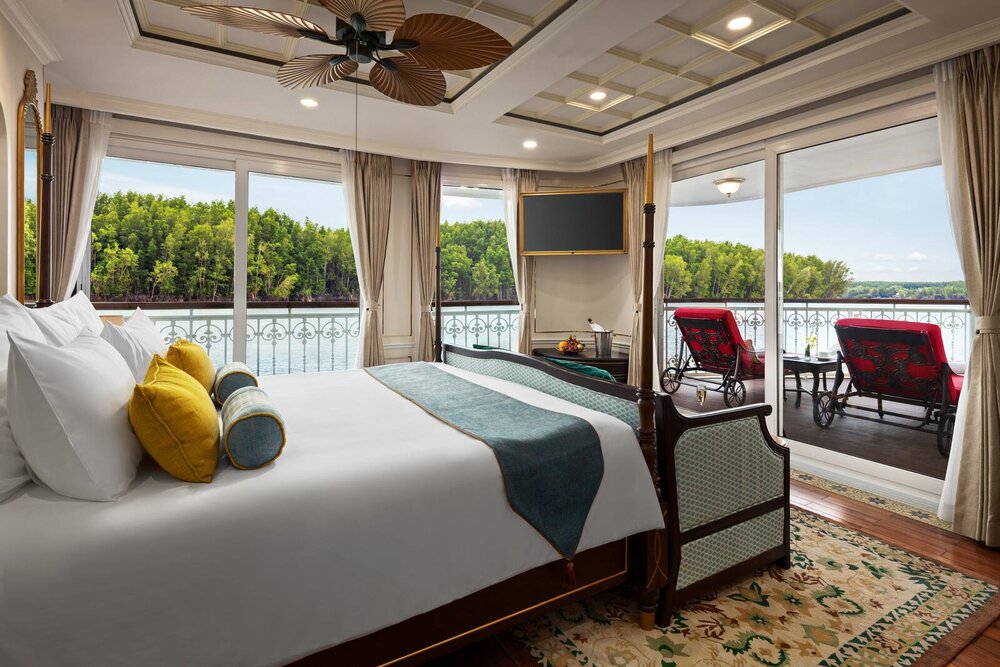 lotuscruises.com