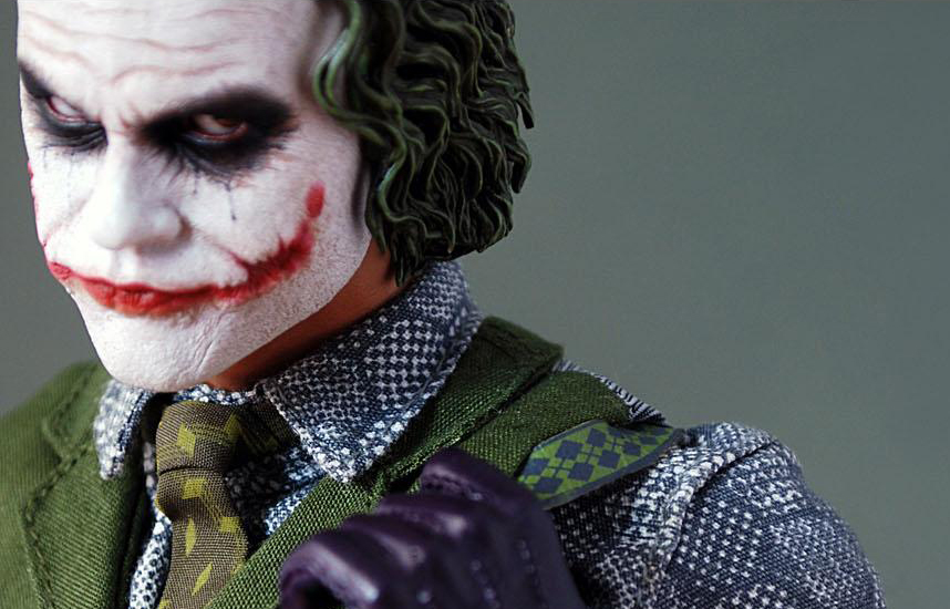 model-joker-batman-33242583-858-550.jpg