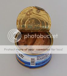 220px-Russian_Cod_liver_in_an_opened_can.jpg