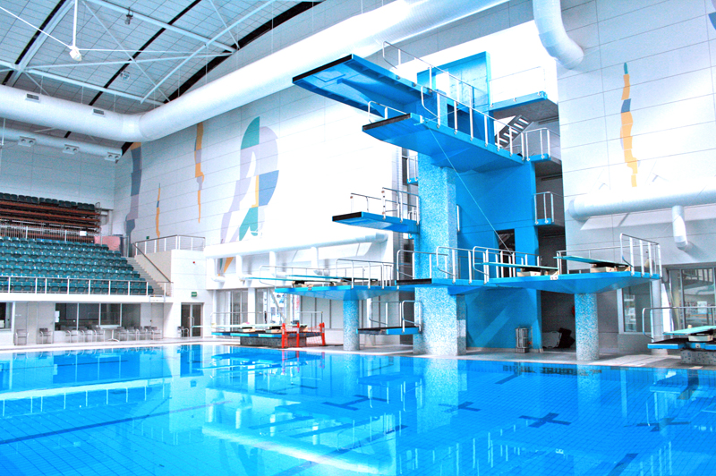Indoor_Swimming_Pool_with_Diving_Platform_and_Springboards.JPG